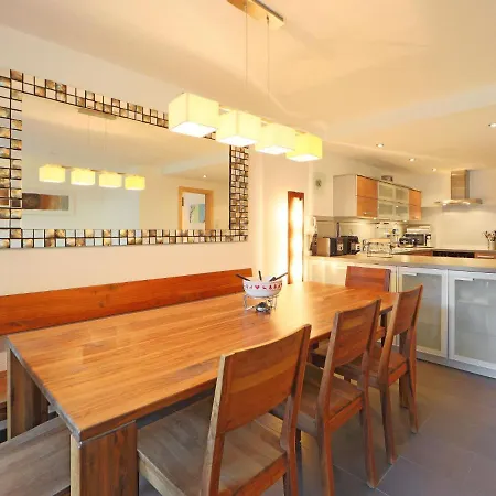 Cresta Apartment